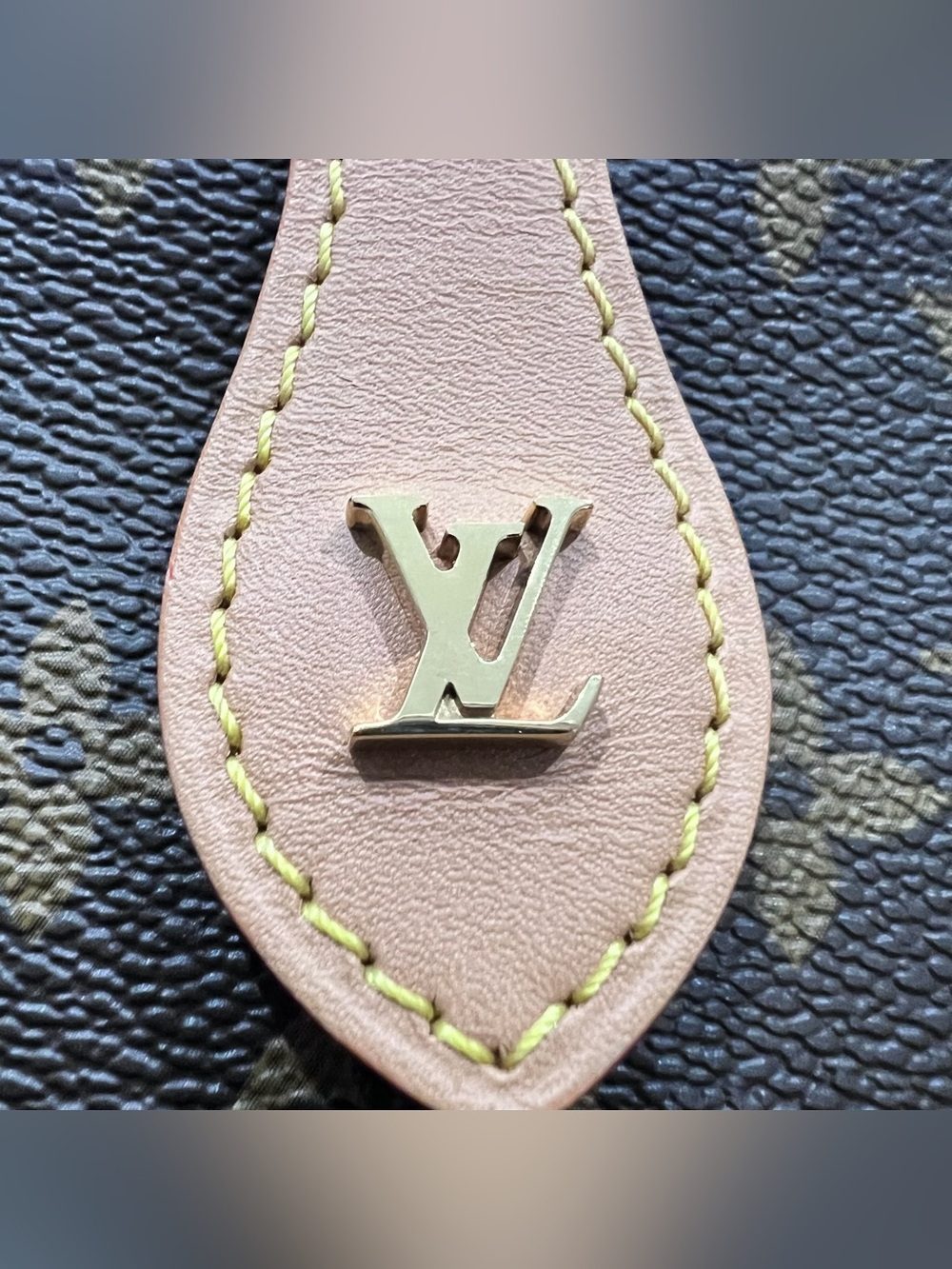 Louis Vuitton fold me pouch - Picture 13 of 16